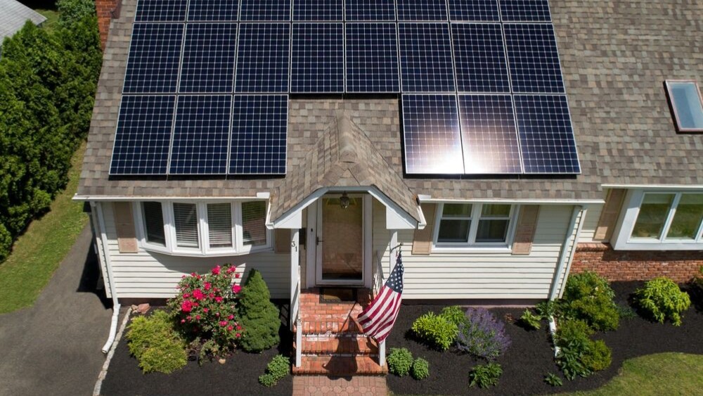 SolarTechnol's tweet photo. Happy 4th of July from our #solar family to yours! 🇺🇸 https://t.co/jlKyDEMyq6