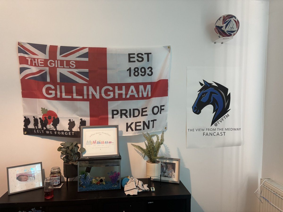 Kris’s back ground for next season coming along nicely, just a frame and neons to go. 

<a href="/WarrenT88801465/">Warren Taylor</a> I assume will be sticking with the meerkats? 

Will <a href="/davecreasyTVFTM/">David Creasy</a> drop the green screen? 🤣

How exciting 🤷

#Gills #GFC #GillinghamFC