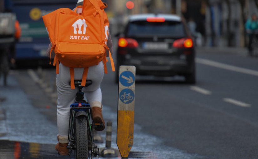 #4luglio🔥 Emergenza caldo e tutela della #salute dei #rider: servono misure concrete!
🚴‍♂️ <a href="/JustEat_it/">JUST EAT Italia</a>, in linea con il #Protocollo firmato il 2 luglio e recependo le osservazioni e le proposte dei rappresentanti sindacali nei territori, apre la strada con un piano anti-caldo per