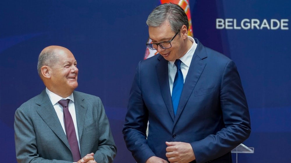 Bože dragi, pa hoće li neko upozoriti preCednika, da se ne viđa više sa tim zapadnjacima koji ga ruše? 😱