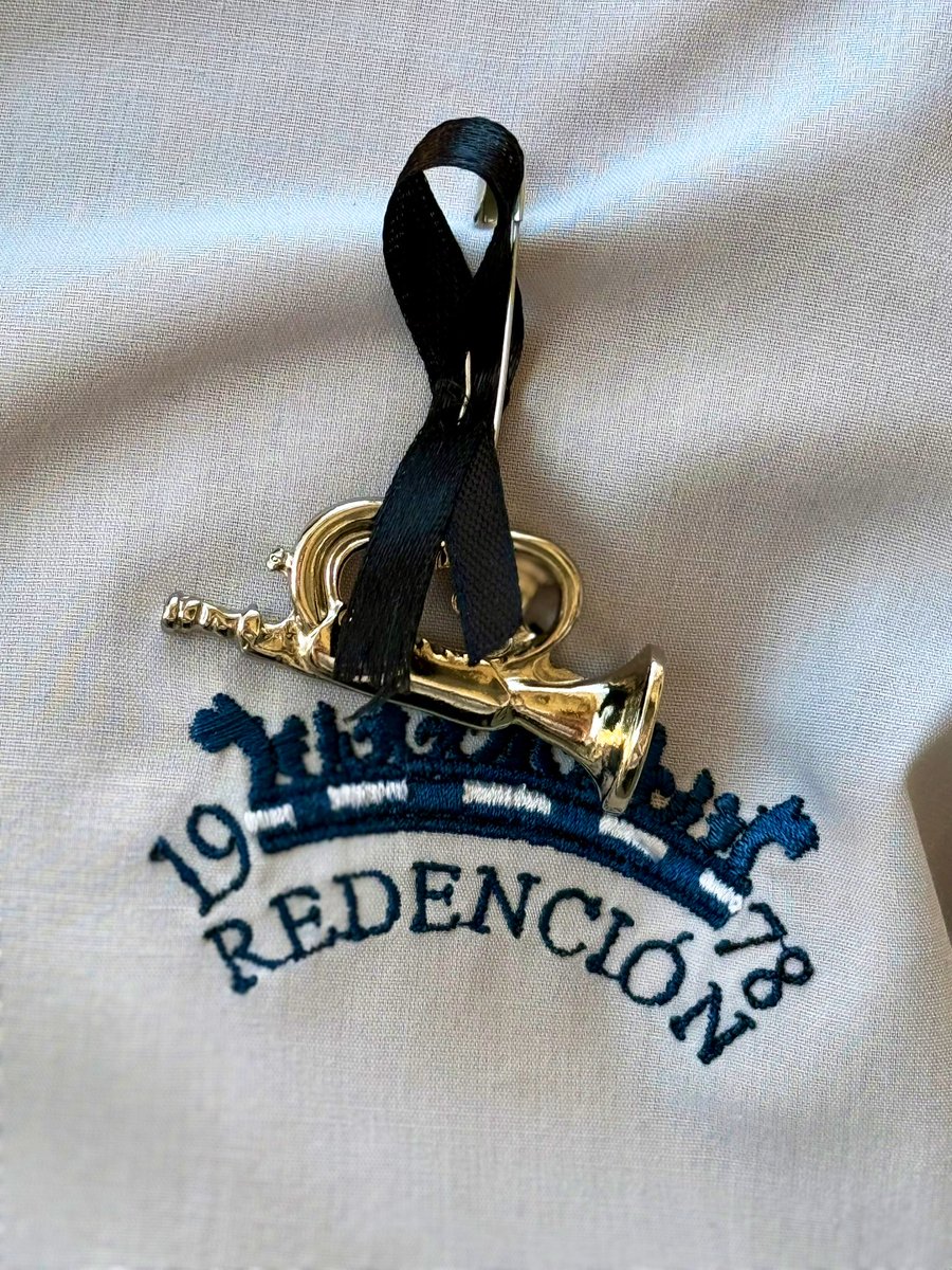 Hoy tu corneta no anunciará nuestro Himno, ya que ya estás junto a Ella.

Lo hará tu “hermano” con su caja, ese que no lleva tu sangre, pero que lo elegiste como tal.

¡Te vamos a echar mucho de menos Paquito! 

#RedencionporSevilla 🎼