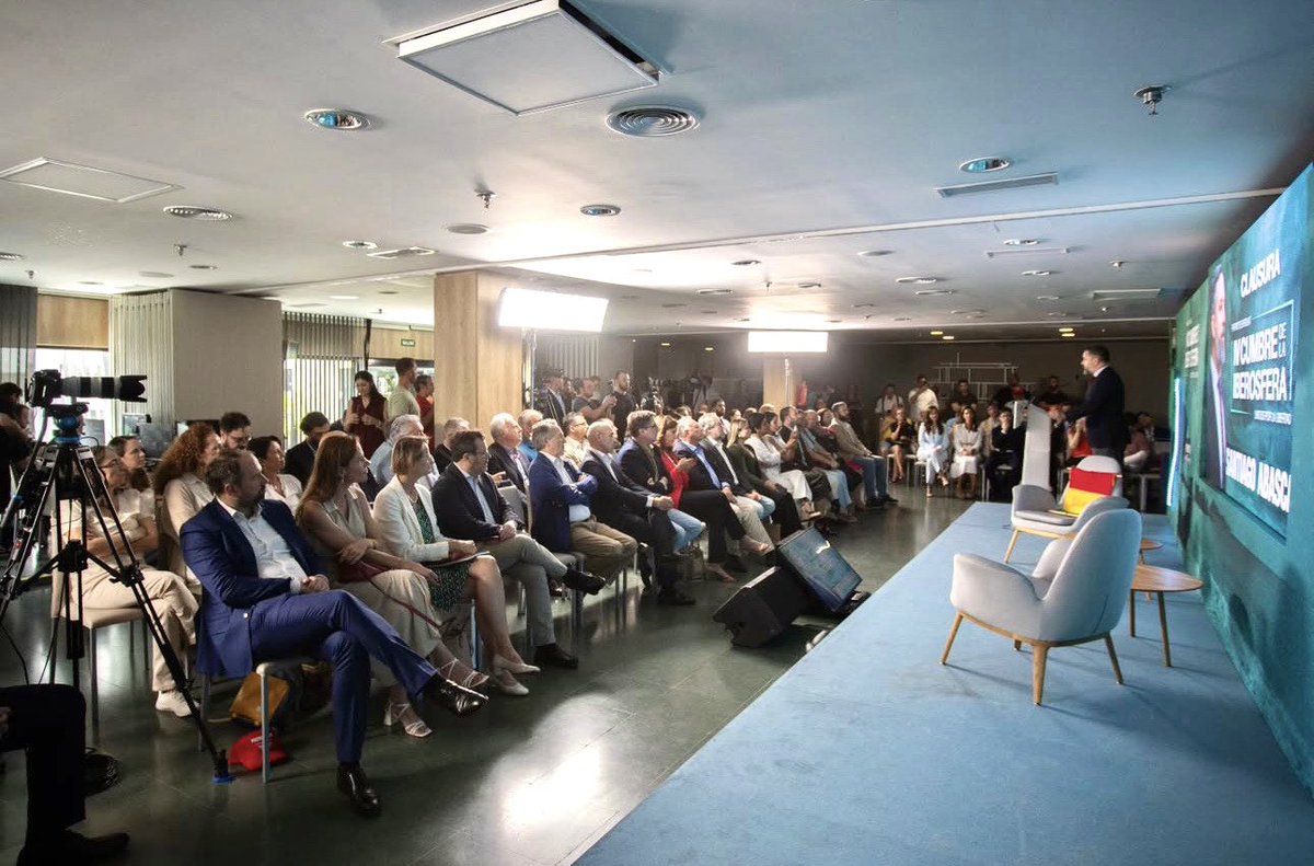 📍MADRID | Two patriots – one mission: defend Europe!

Last week in Madrid, I had an in-depth exchange with <a href="/Santi_ABASCAL/">Santiago Abascal 🇪🇸</a> about the fight for our continent’s future. 

<a href="/vox_es/">VOX 🇪🇸</a> and <a href="/AfD/">AfD</a> stand side by side for a Europe of nations!

With Abascal at the helm, Spain has a real shot