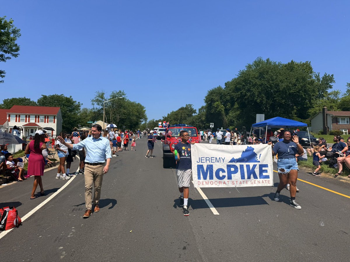 JeremyMcPike's tweet image. Happy 4th of July! It’s always a joy to celebrate with so many friends, neighbors, and community members at the annual Dale City Parade! 🇺🇸