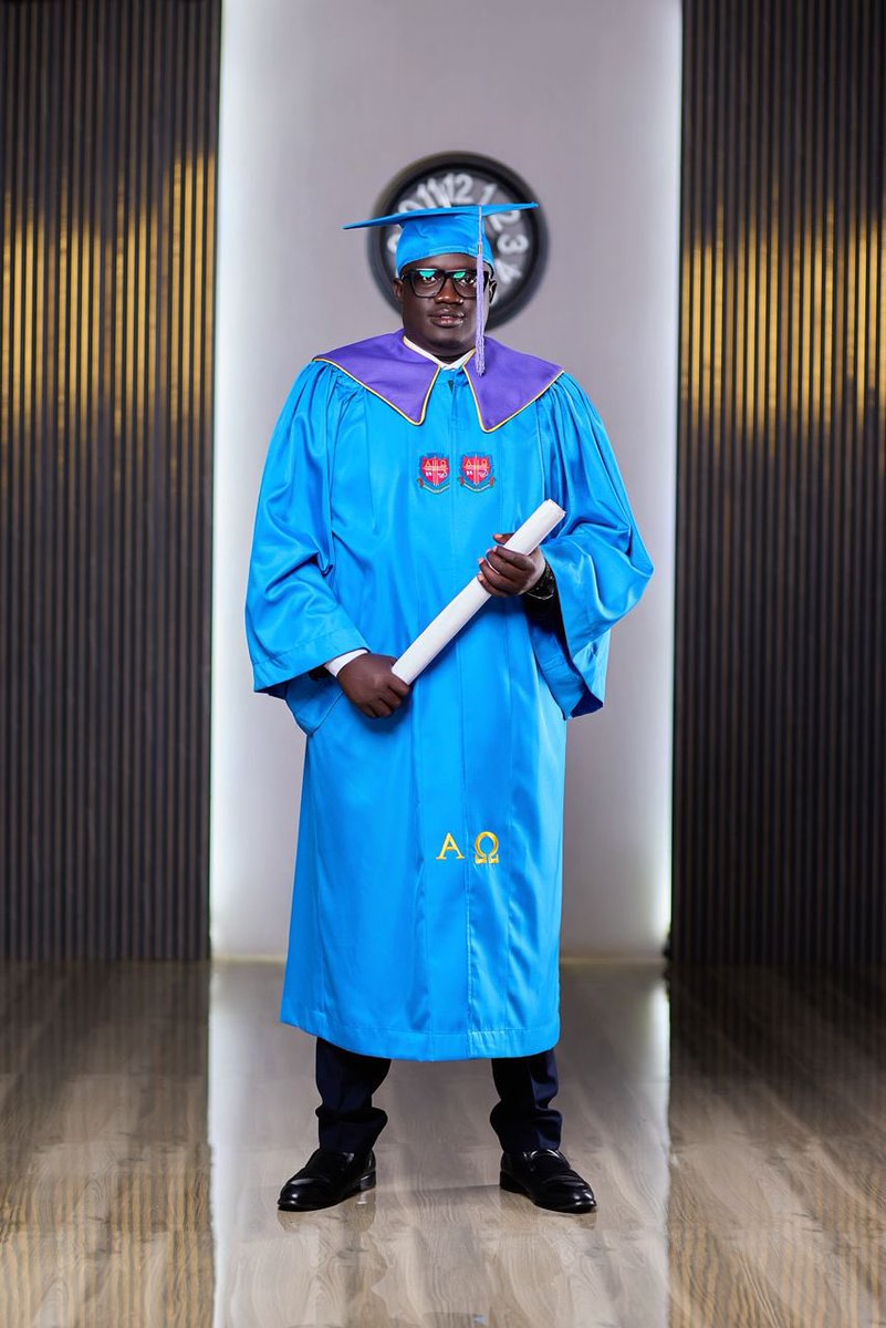 WaniMichael57's tweet image. In 2009, I was admitted @UCUniversity to pursue LLB but as a refugee boy my parent wouldn’t afford. I decided to pursue Bach of Devt Studies at Gulu Uni. In 2021, I decided to pursue Bachelor Degree of Law and graduated today. I waited for 16 years, My story is heartbreaking!