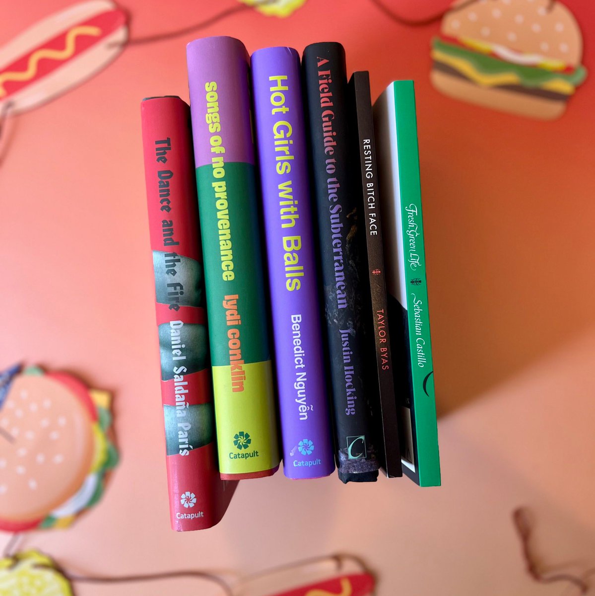 CatapultStory's tweet image. Happy 4th! Hope you&apos;re all spending the day relaxing and diving into some hot summer reads (such as the ones pictured here 👀 ). 

Enjoy! ☀️ 🍔 🌭 📚