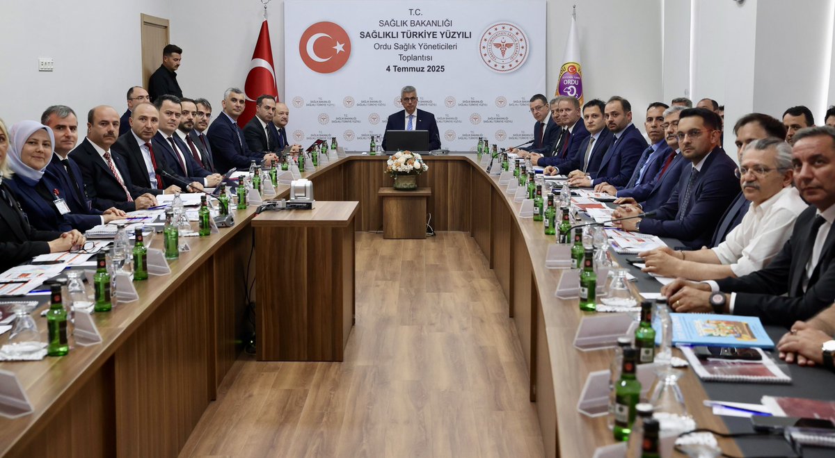 Sağlık Bakanımız Prof. Dr. Kemal Memişoğlu başkanlığında Sağlıklı Türkiye Yüzyılı Ordu Sağlık Yöneticileri Toplantısı gerçekleştirildi.

Sağlık Bakanımız, ildeki sağlık yatırımları ve sağlık hizmetlerinin sunumuna ilişkin il yöneticilerinden bilgi aldı.