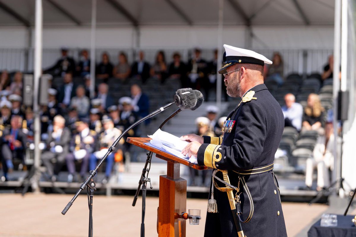 admiraalTas's tweet image. Ieder jaar een mooi moment, de grote beëdiging op het Koninklijke Instituut voor de Marine. Bijna 40 jaar geleden stond ik hier ook en vandaag mochten we wederom 79 jonge officieren beëdigen die met veel enthousiasme de @kon_marine nu en in de toekomst gaan leiden.