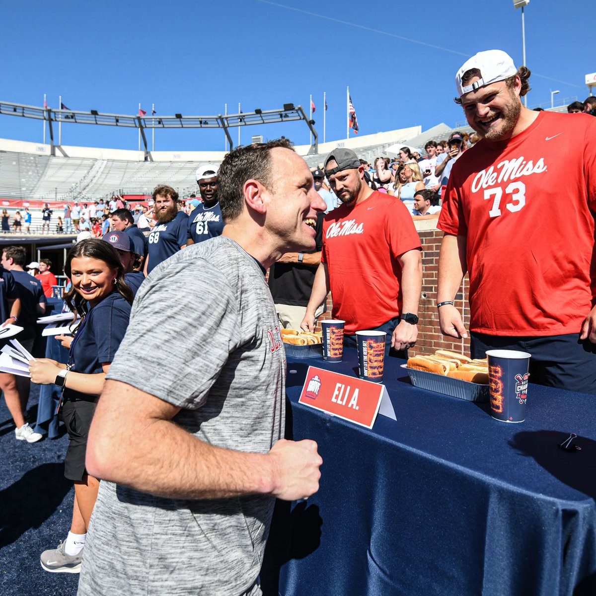 JOEY JAWS 🦈🩸 

Congrats to Oxford Icon Joey Chestnut on reclaiming his Hot Dog Eating Contest Throne 💪
