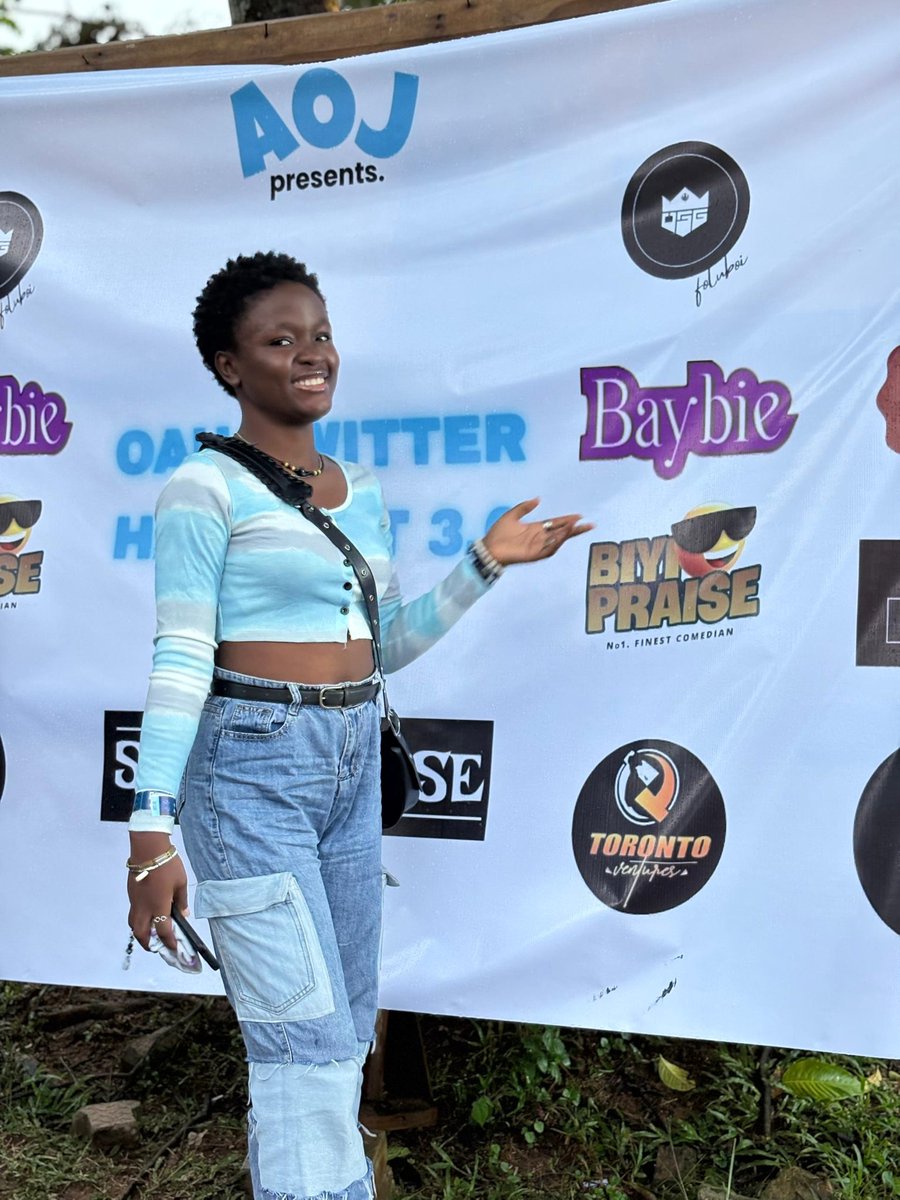 Thisistamiloree's tweet image. Repped Baybie at #OAUTwitter hangout 🤭💜
Big ups to @aojjustaoj