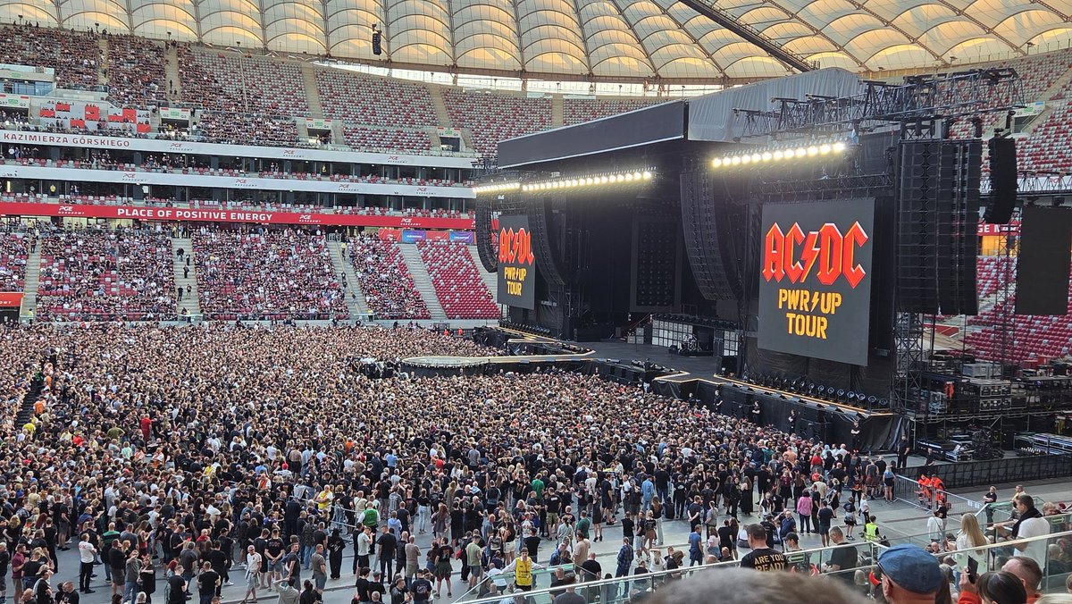 KzTeMa's tweet image. Приехал на &quot;атлас&quot; в Варшаву ;) #ACDCWarsaw