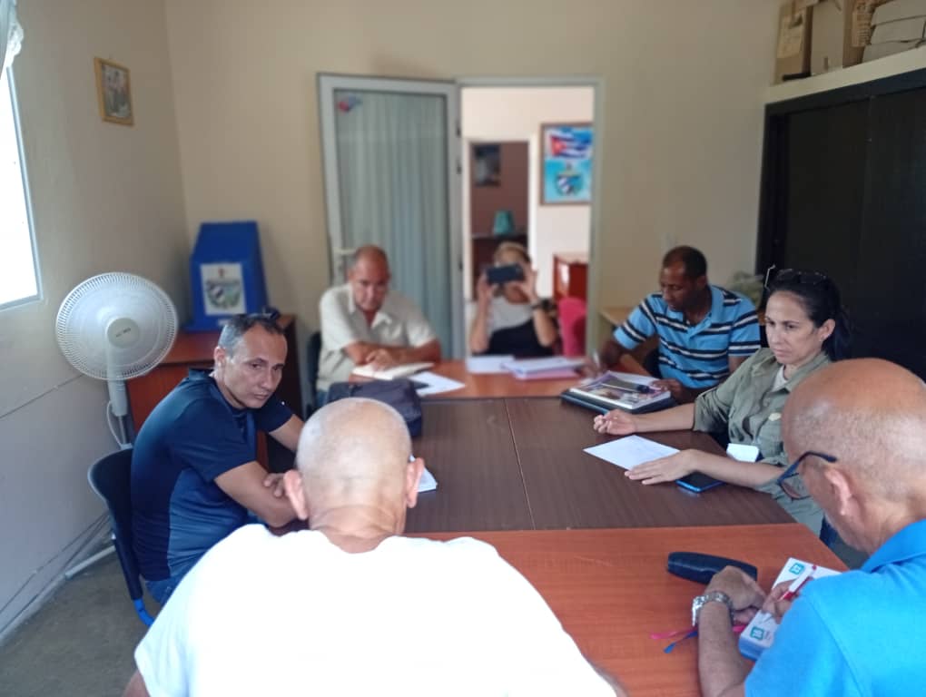 Edel84348325's tweet photo. Declarado el #CEMMadruga con la condición #6toAniversario. #JuntosSomosMásFuertes https://t.co/zgonVgGnht