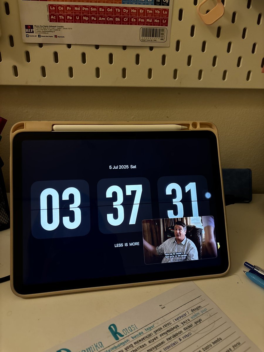 aelkenaa's tweet photo. [ sat, 5th july 2025 ]

hai, menyapa dari wit 👋🏻 abis belajar materi fisika buat kelas 11 sambil nonton young sheldon 🫶🏻 https://t.co/KybroBjpFN