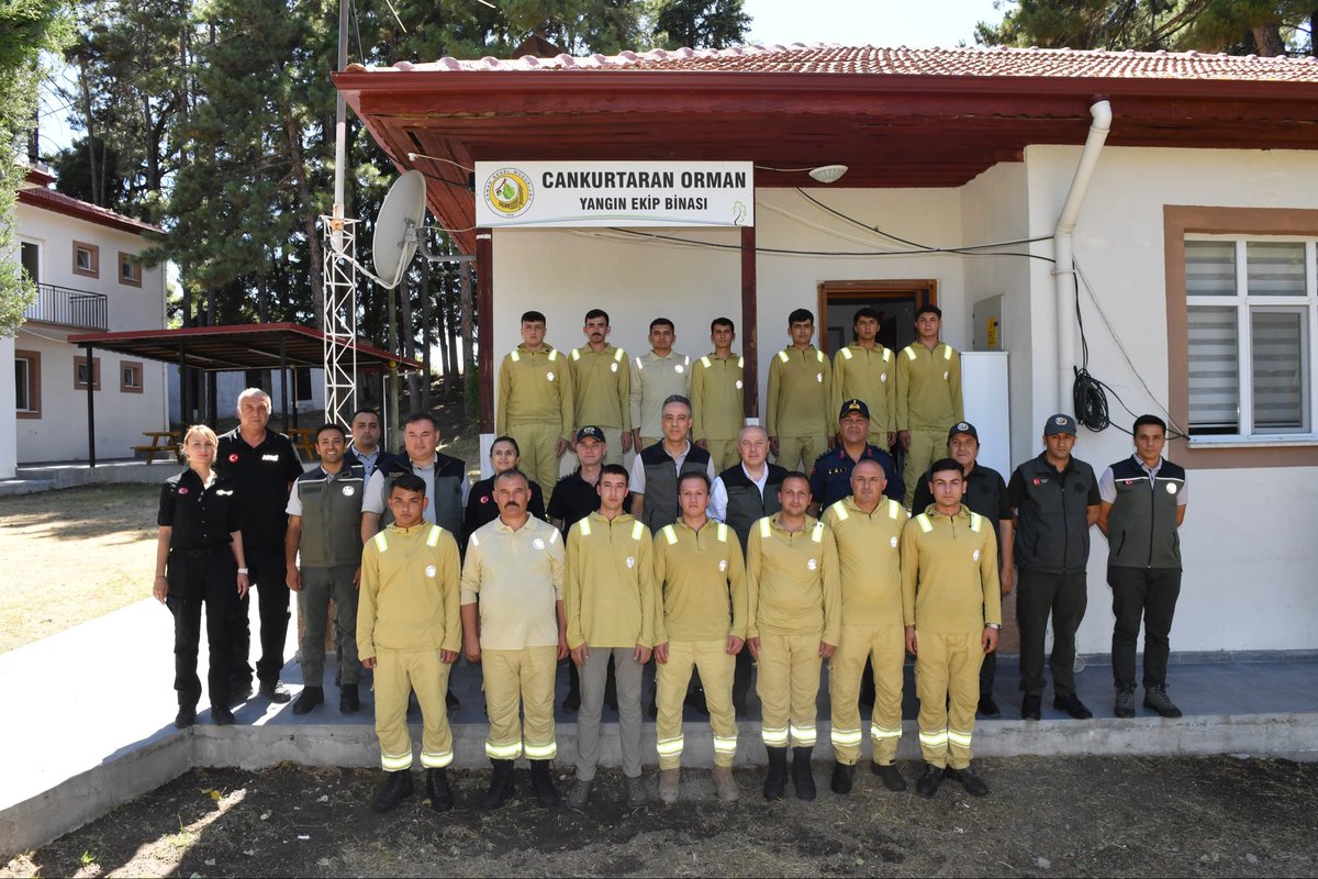 Valimiz Ömer Faruk Coşkun, İl Emniyet Müdürü Yavuz Sağdıç, İl Jandarma Komutanı J.Kd.Alb. Hıdır Ayçiçek, AFAD İl Müdürü Yıldız Tosun ve Denizli Orman Bölge Müdürü Ahmet Köle ile birlikte orman yangınlarına helikopterle müdahale eden hava ekibini ve Denizli Orman Bölge Müdürlüğü