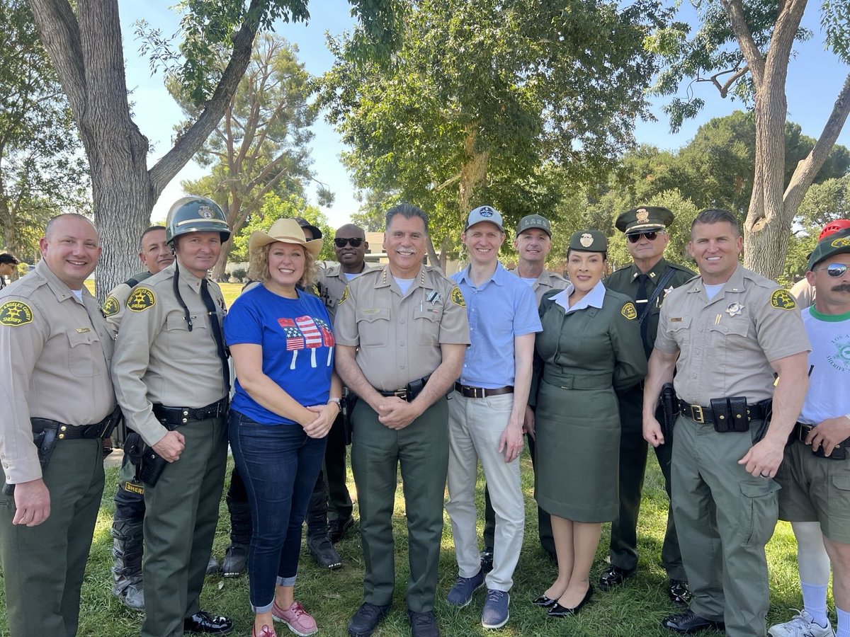 gtwhitesides's tweet image. Great to march in today’s 4th of July parade in Santa Clarita and celebrate the spirit of independence, community, and country. Wishing everyone in CA-27 a safe and joyful Independence Day!