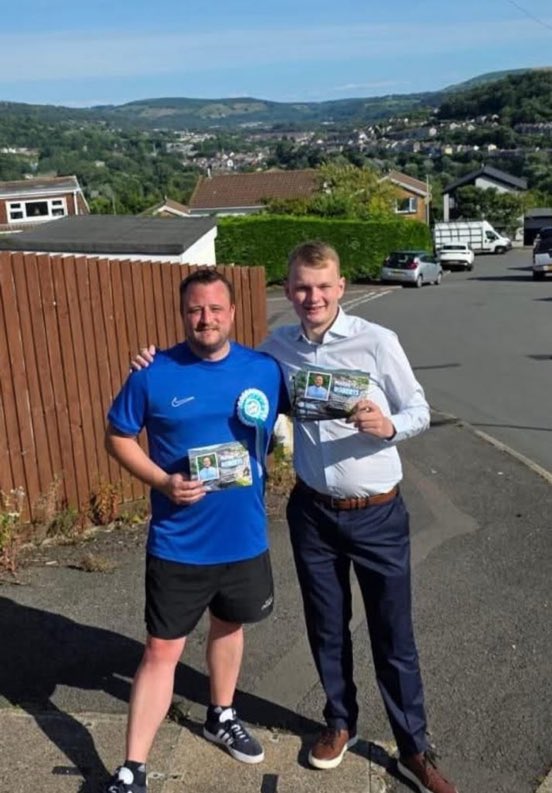 ReformDaily_'s tweet image. 🗳️ Cllr Owain Clatworthy joined Reform UK candidate Martin Roberts in Pontypridd Town ahead of the RCT by-election on 17th July!

“Lots of positive conversations - time for real change in Pontypridd!” 🏴󠁧󠁢󠁷󠁬󠁳󠁿

#Pontypridd #RCT #ReformUK @OwainClatworthy ➡️