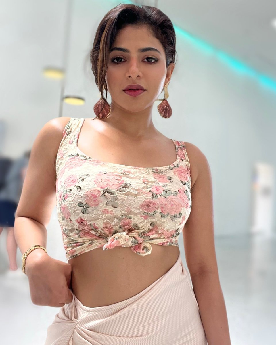 Visual Drops (@visualdrops_) on Twitter photo Actress Iswarya Menon latest photoshoot pic π
#VisualDrops #actress #iswaryamenon <a href="/Ishmenon/">ISWARYA MENON πΈ</a> #photoshoot Actress Iswarya Menon latest photoshoot pic π
#VisualDrops #actress #iswaryamenon <a href="/Ishmenon/">ISWARYA MENON πΈ</a> #photoshoot