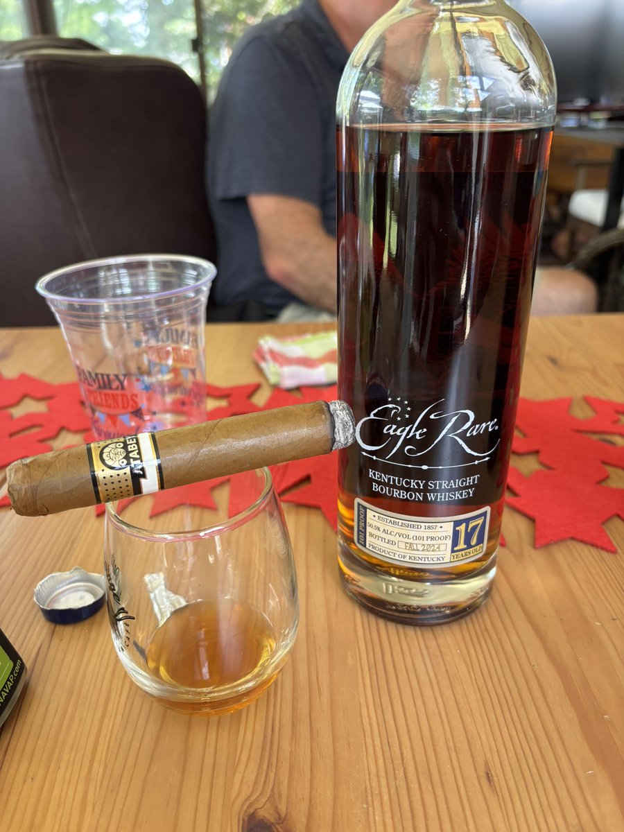 Superior pairing on this #independenceday Smoking Atabey Ritos with Eagle Rare 17yrs. Happy 4th!

#cigars #cigarsmoker #cigarsmoking #cigaraficionado #cigarlife #cigarlover #cigarcollector #botl #cigarenthusiast #cigarandspirits #bourbonlover #bourbon #eaglerare #buffalotrace