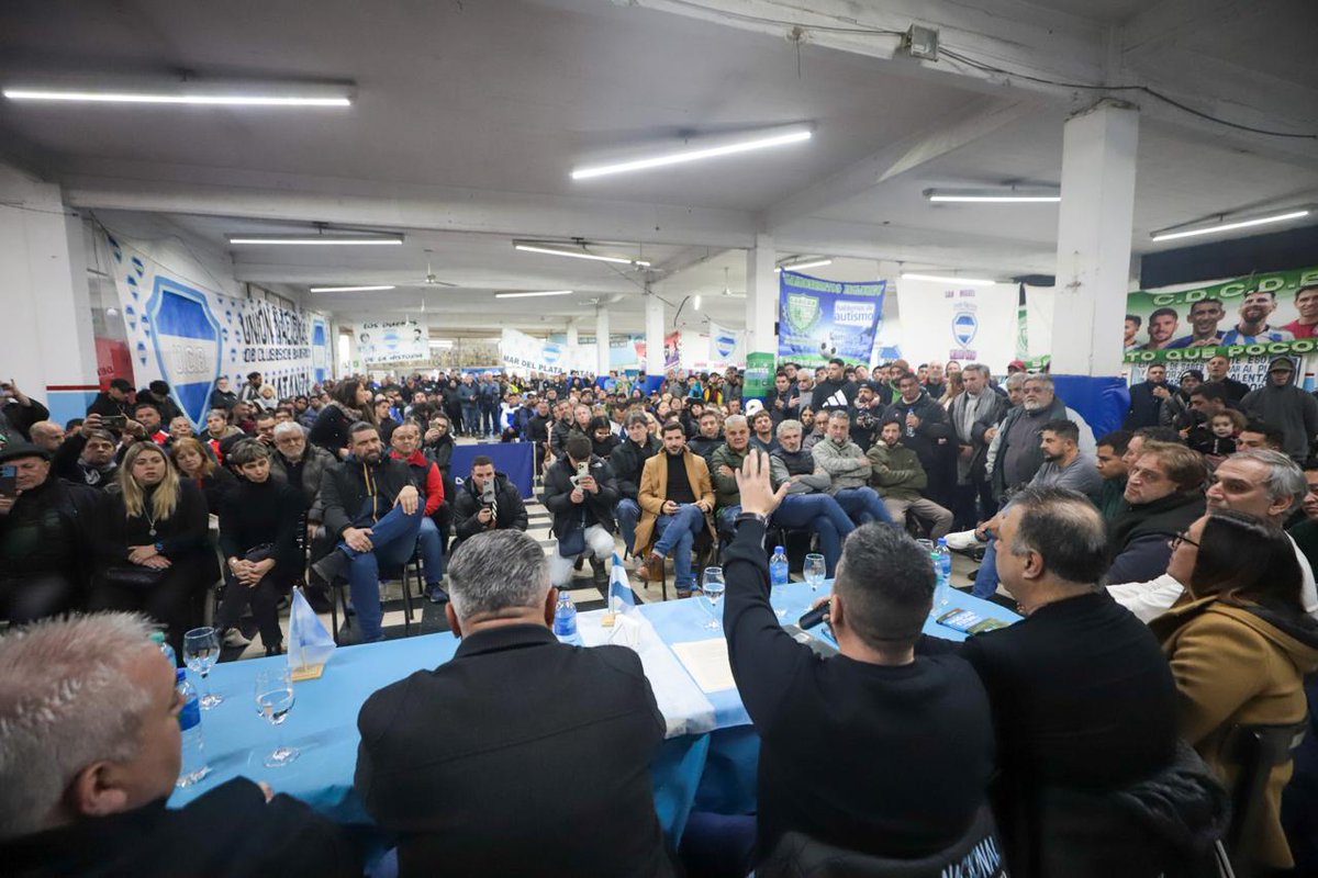 En el marco de una actividad impulsada por la Unión Nacional de Clubes de Barrio, se llevó a cabo un masivo encuentro en la sede del Club Social y Deportivo Yupanqui, en la Ciudad Autónoma de Buenos Aires, bajo la consigna “Los clubes no se venden, los clubes se defienden”.