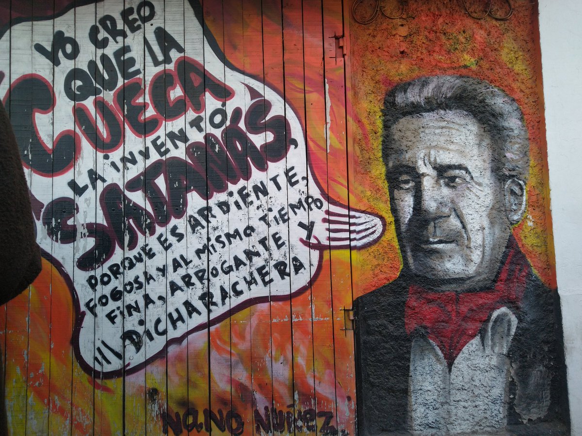 Hoy brindo por las cuequeras
y también por los cuequeros,
por sus voces y panderos
y sus manos guitarreras.
Con sus palabras certeras
la rueda van calentando,
no hay que quedarse esperando
septiembre para bailar,
el año se va a alegrar 
si seguimos zapateando.
#díadelcuequero