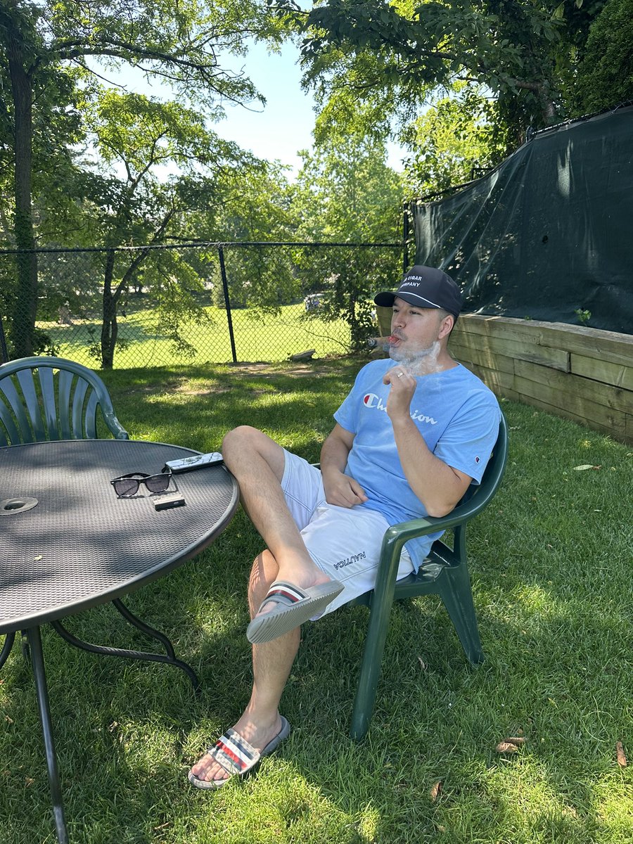 burndownpodcast's tweet photo. Enjoying a beautiful Diligent Cigar pool side in the “smoking section”😂🇺🇸 Happy 4th of July! #bdcigars #diligentcigars https://t.co/t3oIm4Jjdk