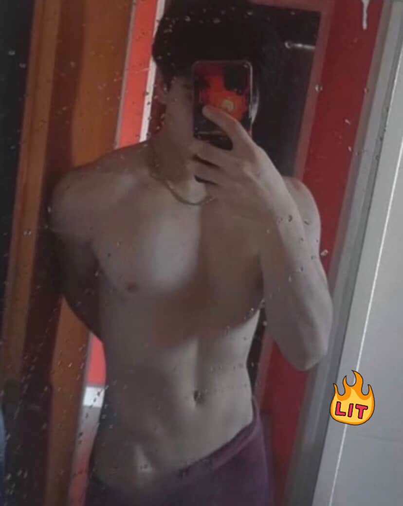 roisantte's tweet image. foto mía después de clavarme 35 pajas en un día (en lo que va del día)