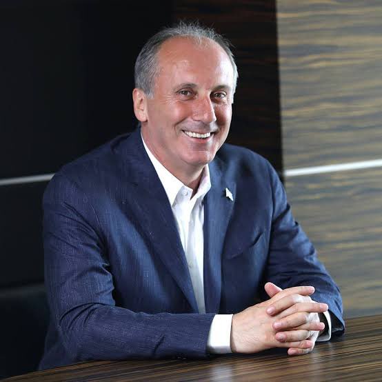 Aşağıdakilerden 4'ü aynı anda bir kişiye saldırıyorsa bilin ki o kişi Türkiye halkı için iyi bir şeyler yapıyordur ve desteklenmelidir.