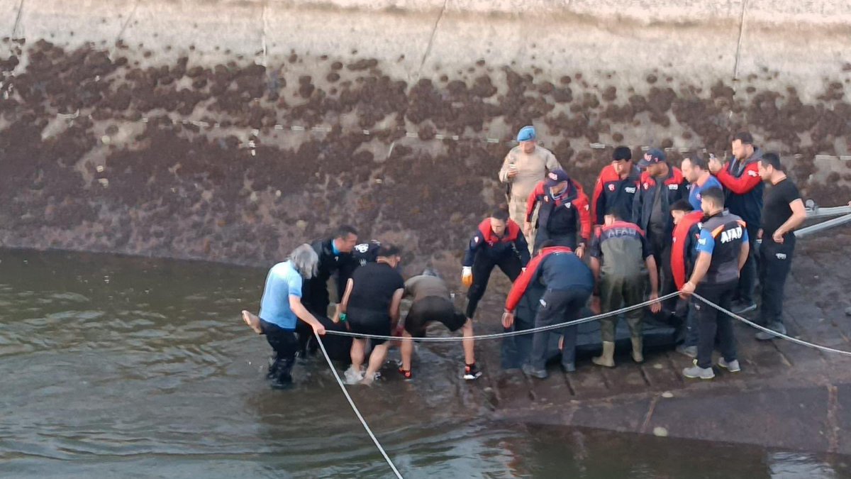 Nevşehir İli, Gülşehir İlçesi, Alabalık mevkisinde saman yüklü bir traktörün devrildiği, M.A isimli vatandaşın baraja düştüğü ihbarı bildirilmiştir. Olay yerine intikal eden AFAD ekibimizin ve paydaş kurumlarımızın çalışması sonucu vatandaşımızın cansız bedenine ulaşılmıştır.
