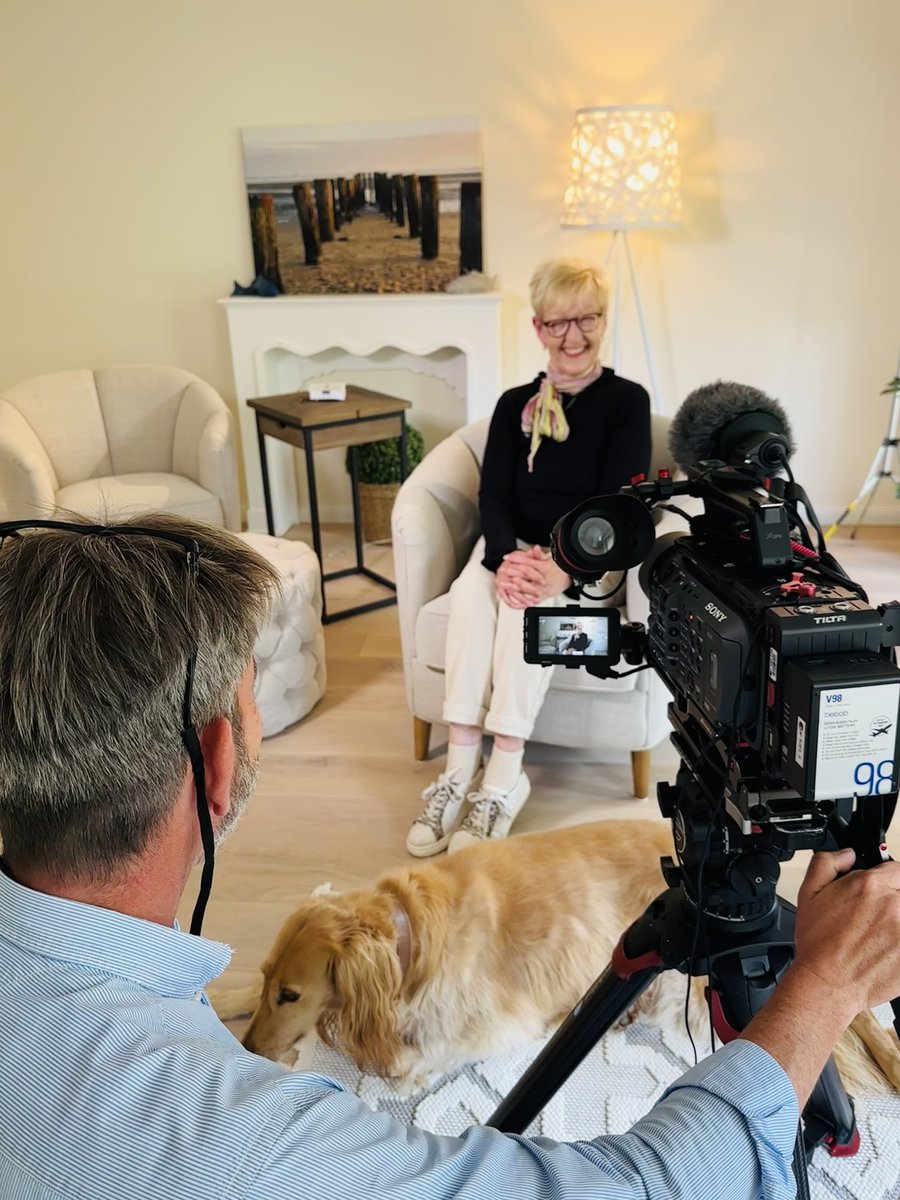 DrBabst's tweet image. In my new office: ZDF interview for Berlin Direkt to be broadcasted on Sunday.
Ajas was sooo cool, napping for one hour between the camera man and me❤️🇺🇦