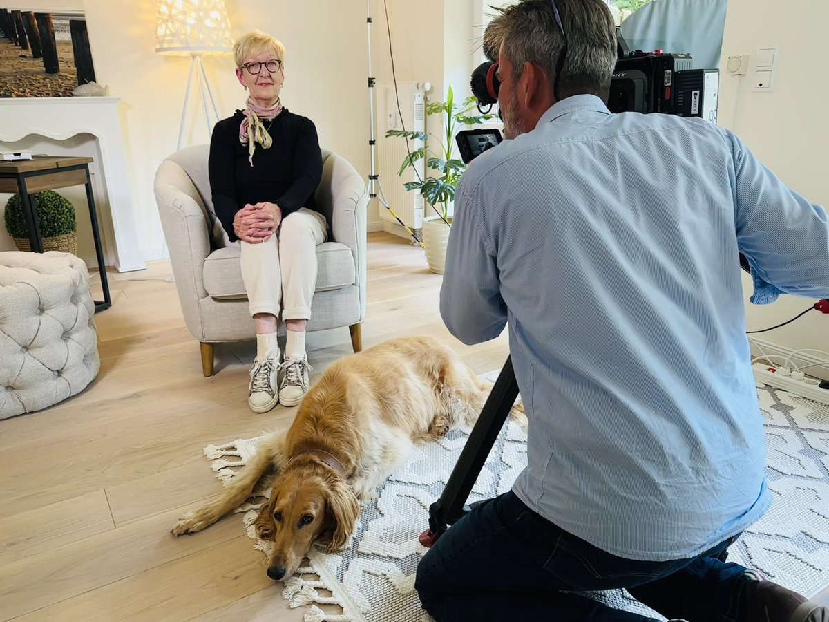 DrBabst's tweet image. In my new office: ZDF interview for Berlin Direkt to be broadcasted on Sunday.
Ajas was sooo cool, napping for one hour between the camera man and me❤️🇺🇦