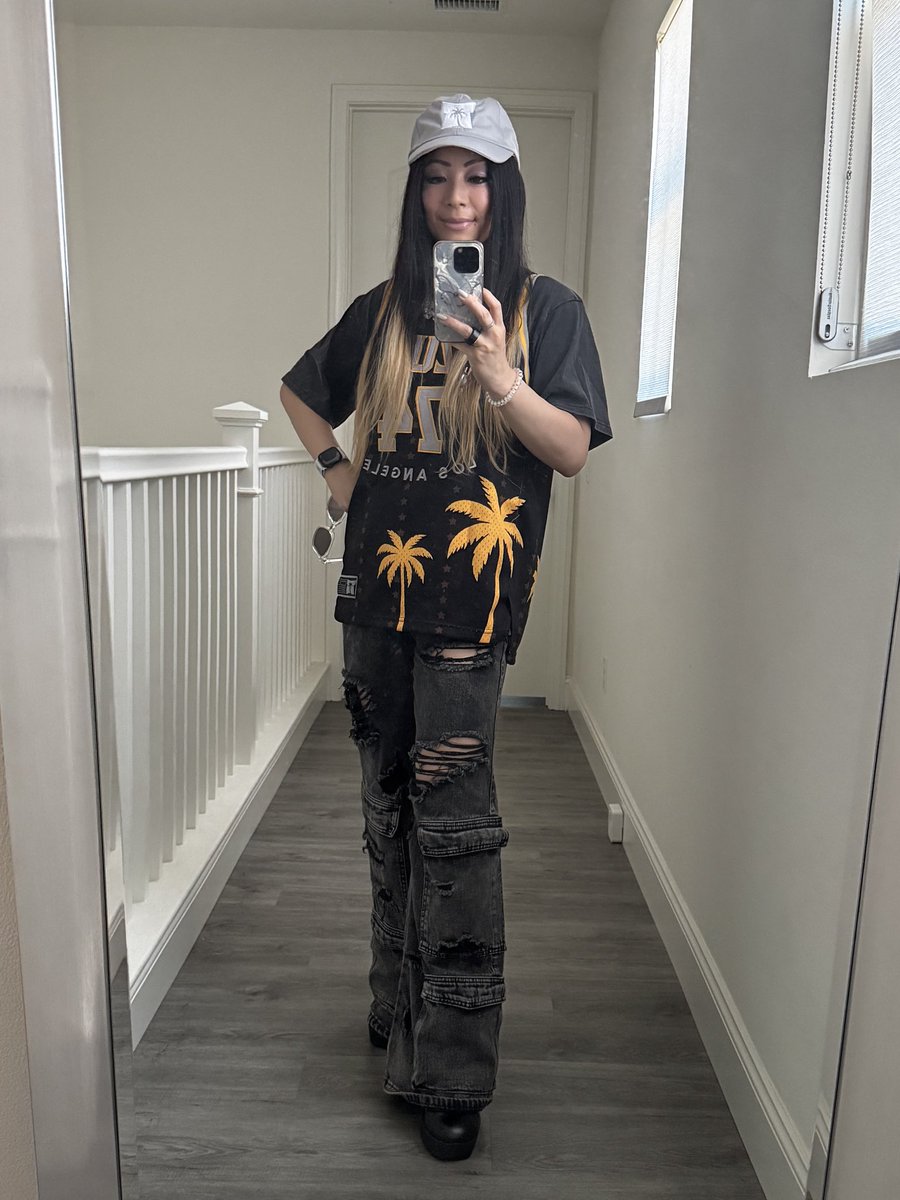 See you all for the Azuki LA KBBQ Dinner tonight! ⭐️🏀

Excited to host you all 🌴🎬