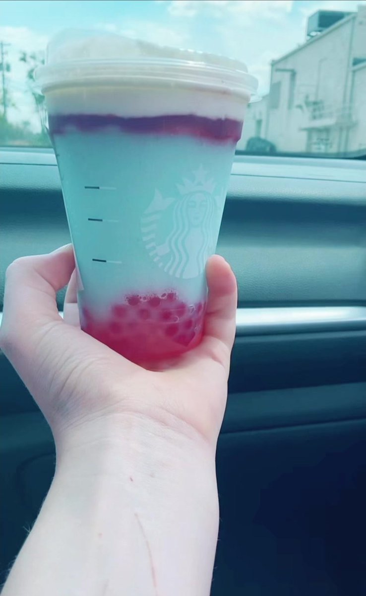 Andy__Hudson's tweet photo. I'm in love with my firework frappucino
#STREAMFIREWORK
#BuyFireworkOnItunes https://t.co/FtSZXGWDW4