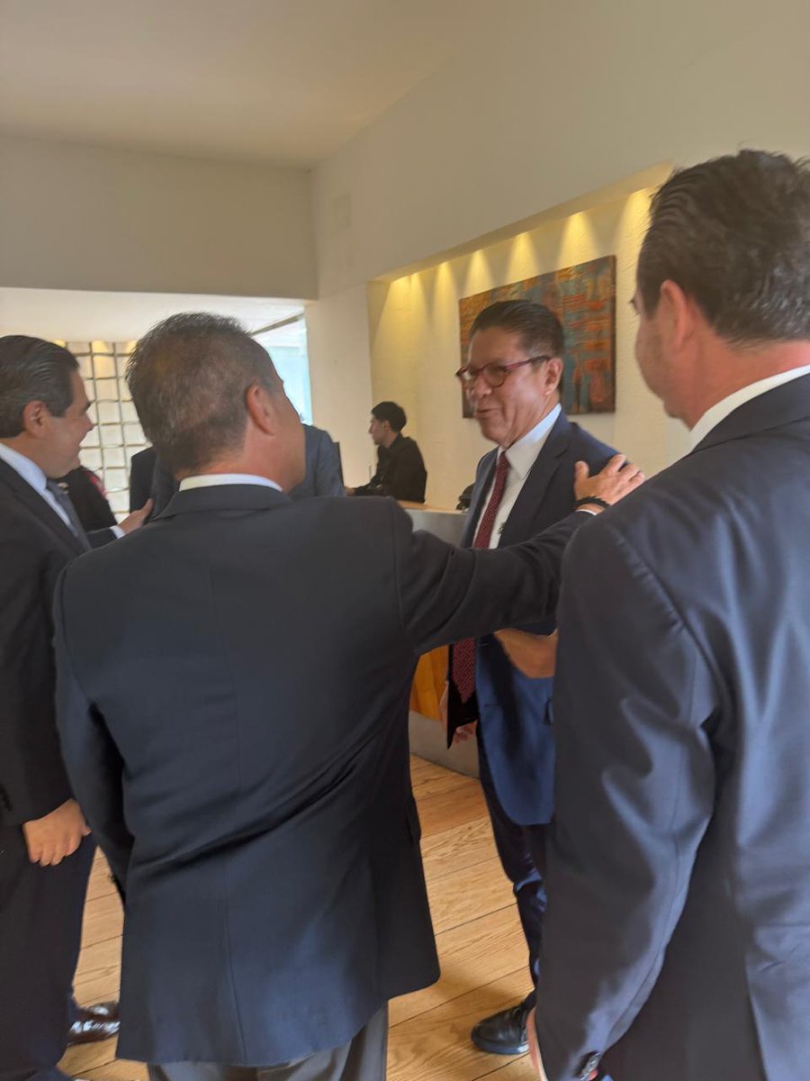 Asistí en representación del presidente de la Junta de Coordinación Política, el Dr. Ricardo Monreal, al acto de relevo en la presidencia del Consejo de la Comunicación.
Un espacio fundamental para fortalecer el diálogo entre sectores.
#CamaraDeDiputados #Morena #RGV #Tamaulipas