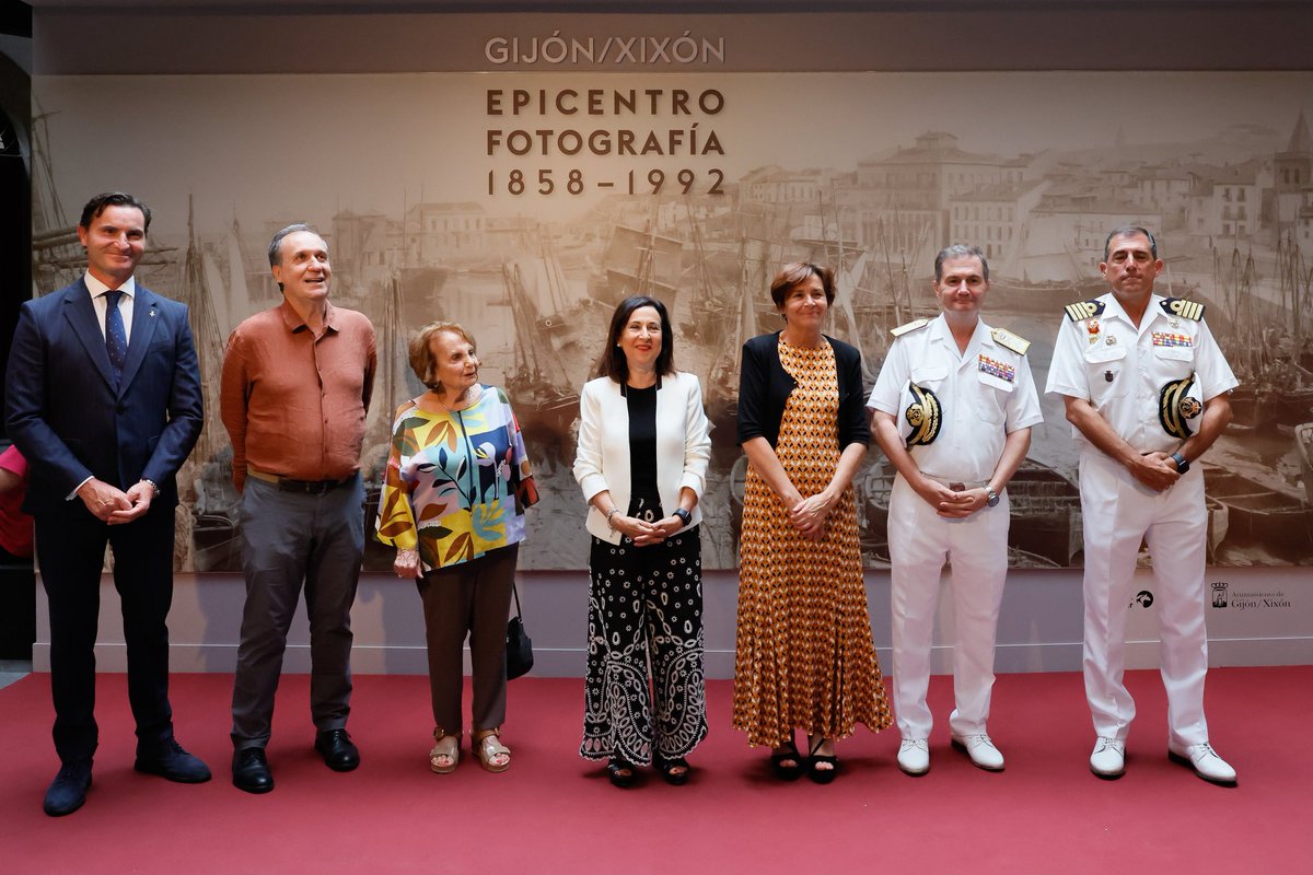 Recibimos en el Ayuntamiento la visita de la ministra de Defensa, Margarita Robles, con motivo de la estancia en nuestra ciudad del buque-escuela Juan Sebastián de Elcano y la fragata Blas de Lezo.

Durante su visita, mantuvimos un encuentro institucional y visitamos la