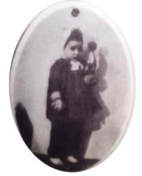 4 July 1942 | A French Jewish girl, Suzanne Hasman, was born in Paris.

In February 1944 she was deported from Drancy to #Auschwitz and murdered in a gas chamber after the selection.