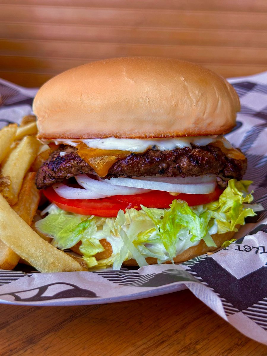 Nothing says America like burgers, fries, and freedom. Happy 4th of July! Come celebrate with us🇺🇸