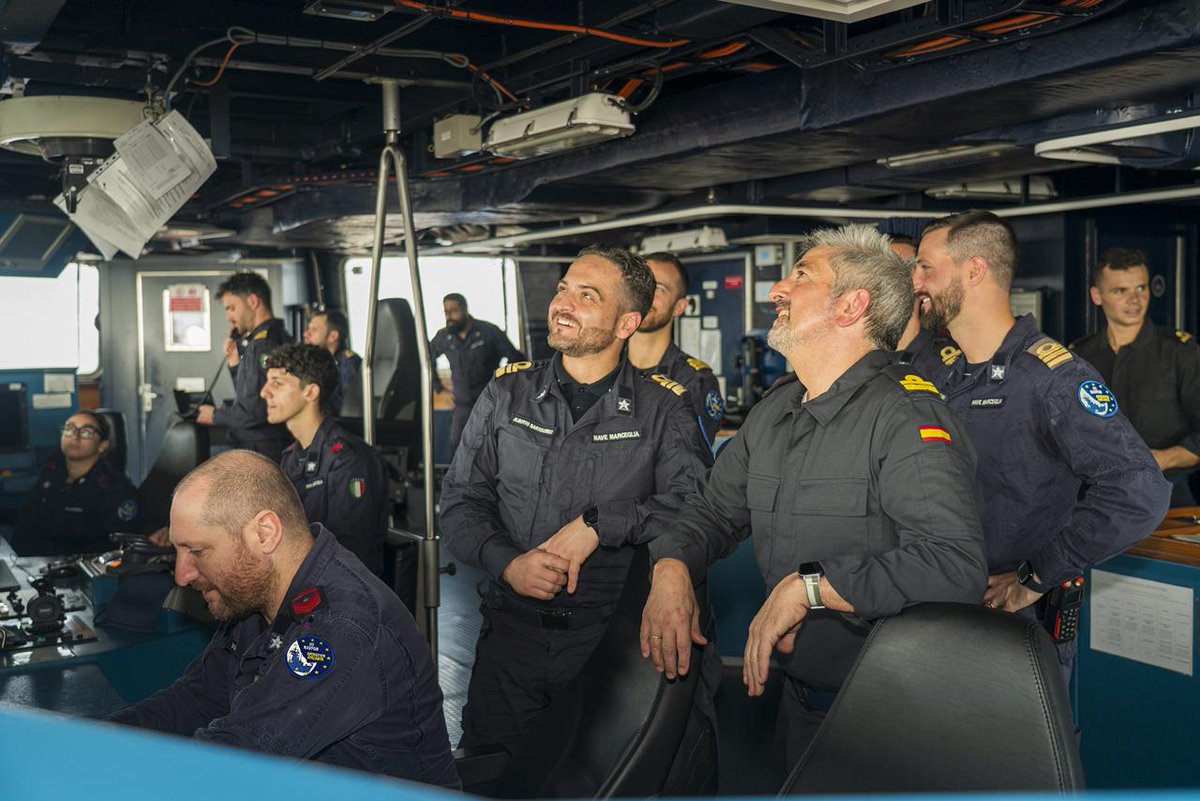 EUNAVFOR's tweet image. Following the joint exercise at sea, #OperationATALANTA Force Commander, Rear Admiral Vazquez Sanz, embarked on ITS #MARCEGLIA.
He met the crew and discuss with the Commanding Officer of the Italian frigate the capabilities of the ship and the integration in the Operation.