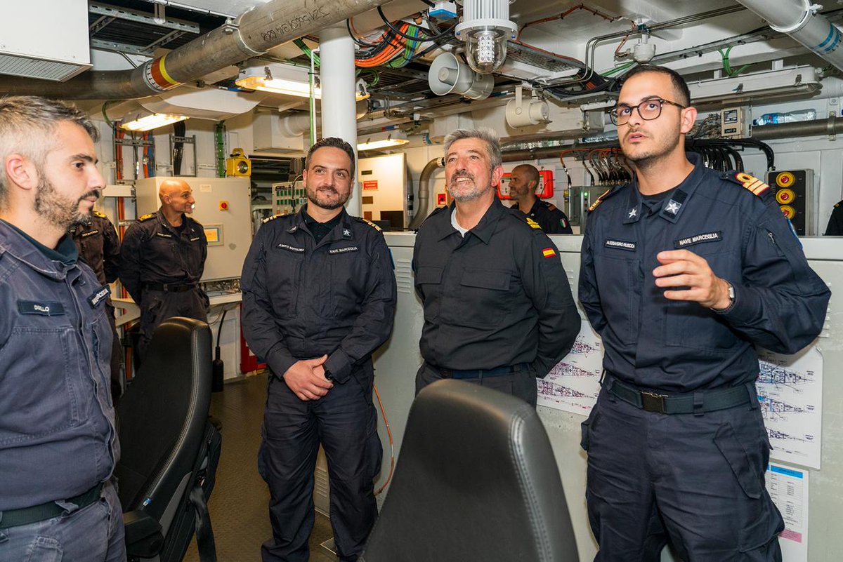EUNAVFOR's tweet image. Following the joint exercise at sea, #OperationATALANTA Force Commander, Rear Admiral Vazquez Sanz, embarked on ITS #MARCEGLIA.
He met the crew and discuss with the Commanding Officer of the Italian frigate the capabilities of the ship and the integration in the Operation.