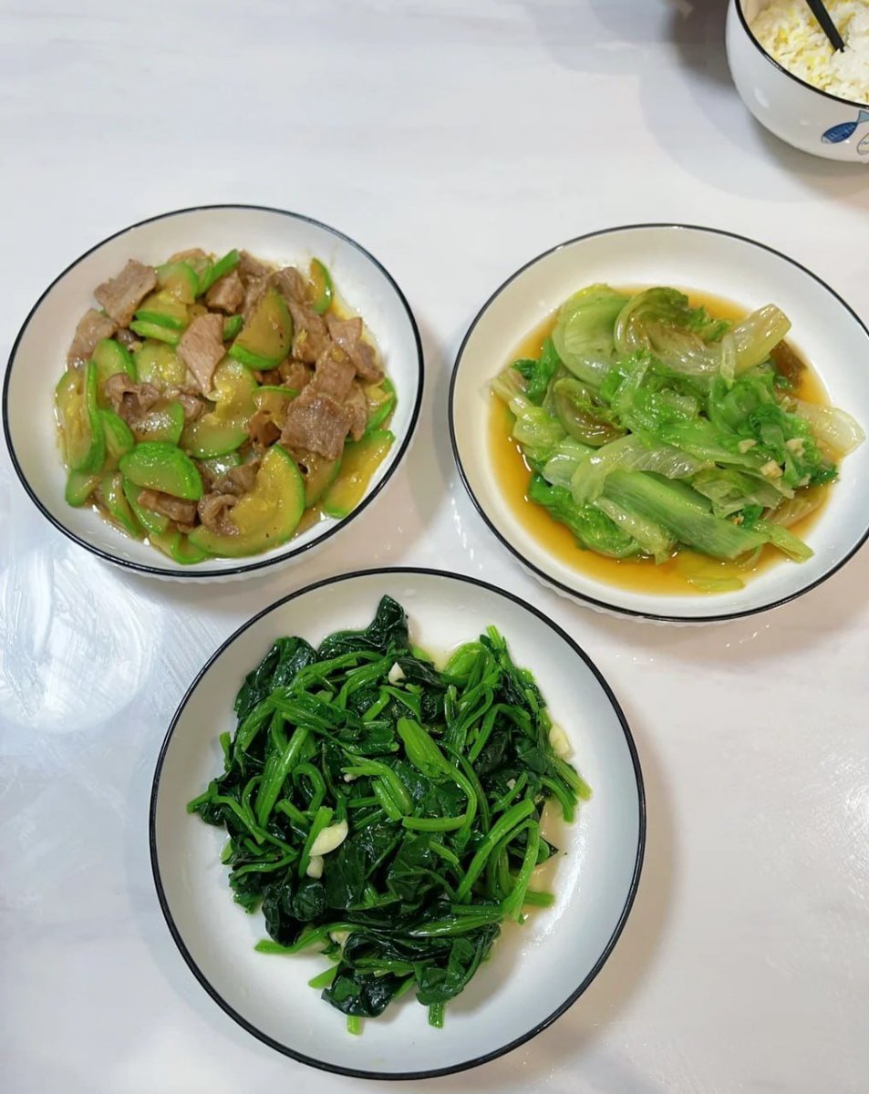 在外面累了
来找老师
老师做饭给你吃