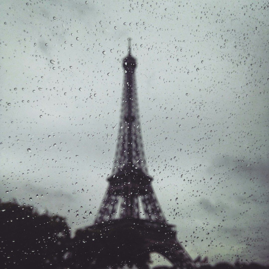 When we think of iconic landmarks like the Eiffel Tower, the Taj Mahal, or the Statue of Liberty, we often picture the same postcard-perfect angles repeated (image larasaman)

Source: 121clicks.com buff.ly/rezpHca