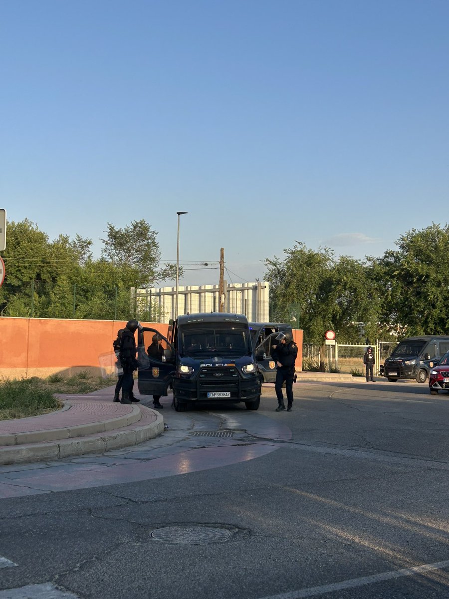 gemadevega's tweet photo. Deberiais estar defendiendo a las victimas @policia #manifestacionAlcaladeHenares https://t.co/MzmZgY44CP