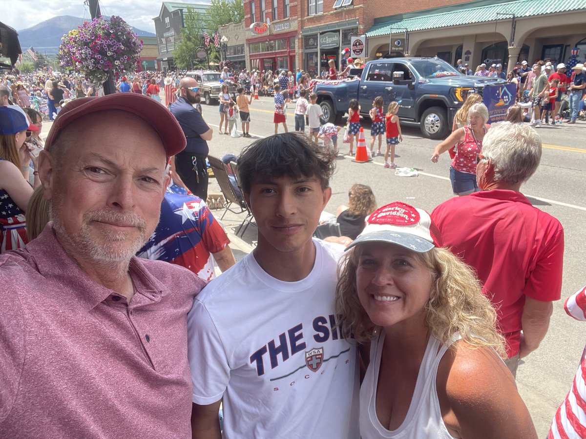 Dr. Shannon and family is enjoying the 4th of July Parade in Red Lodge MT with ⁦⁦<a href="/ORUSportMgmt/">ORUSportManagement</a>⁩ student Nico DeSarro #GoldenStandard