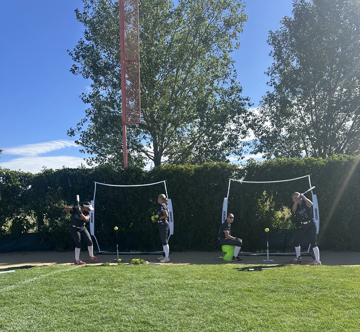 Sluggers with a big win over Colorado Batbusters National to open Bracket play!!

Up Next

🆚 TX Bombers Gold 18U
🕛 4pm MDT
📍 Aurora Sports Complex/Field B2
#️⃣ #Sluggers #Sparkler
♥️🤍🖤