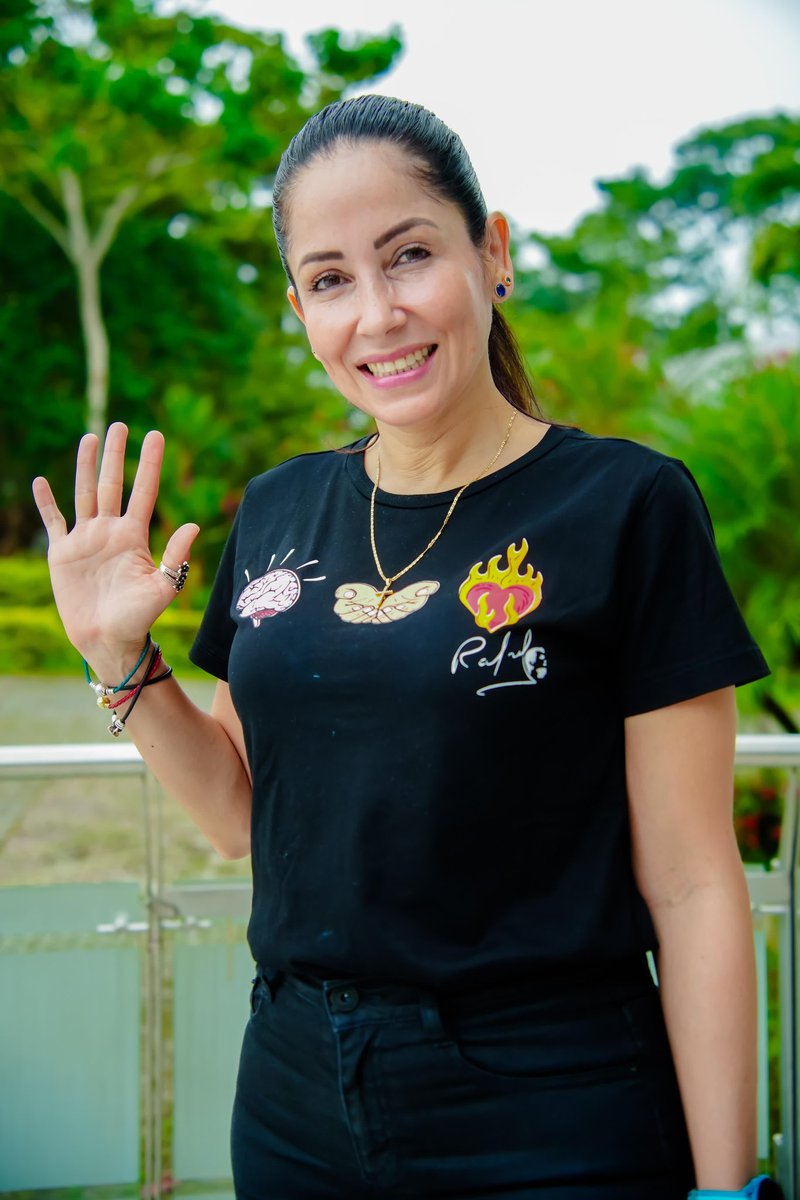 Luisa González (@luisagonzalezec) on Twitter photo 🧠 Mentes lúcidas
🤲🏻 Manos limpias
❤️🔥 Corazones ardientes
Hasta la Victoria Siempre
<a href="/MashiRafael/">Rafael Correa</a> <a href="/RC5Oficial/">Revolución Ciudadana</a> 🧠 Mentes lúcidas
🤲🏻 Manos limpias
❤️🔥 Corazones ardientes
Hasta la Victoria Siempre
<a href="/MashiRafael/">Rafael Correa</a> <a href="/RC5Oficial/">Revolución Ciudadana</a>