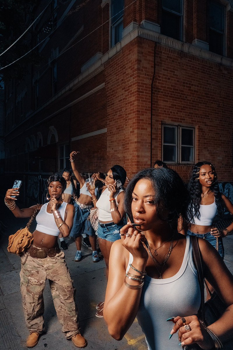 firstnamesteez's tweet photo. Summer in NY Part 1:
Black American Princesses ☀️🗽
Shot and edited by me in Brooklyn https://t.co/hGZPEThdrn