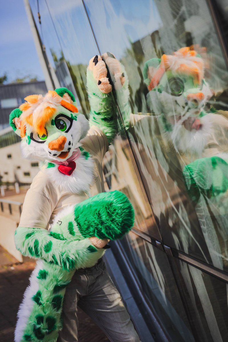 ManchasLeo's tweet photo. Prepare for trouble, and make it double! Look at this gorgeous picture @ReplicCheegon made today at our photoshoot near my place! Also! Happy #fursuitfriday 

#furry #fursuit https://t.co/wIiRdpLxbV