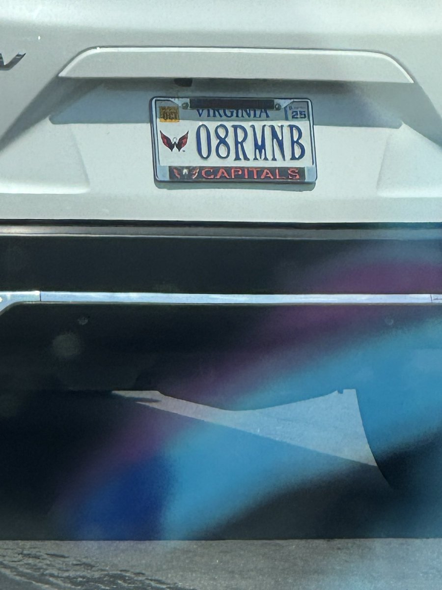 alyssadrew97's tweet photo. saw this on the road @rmnb https://t.co/wiKRmnUH20