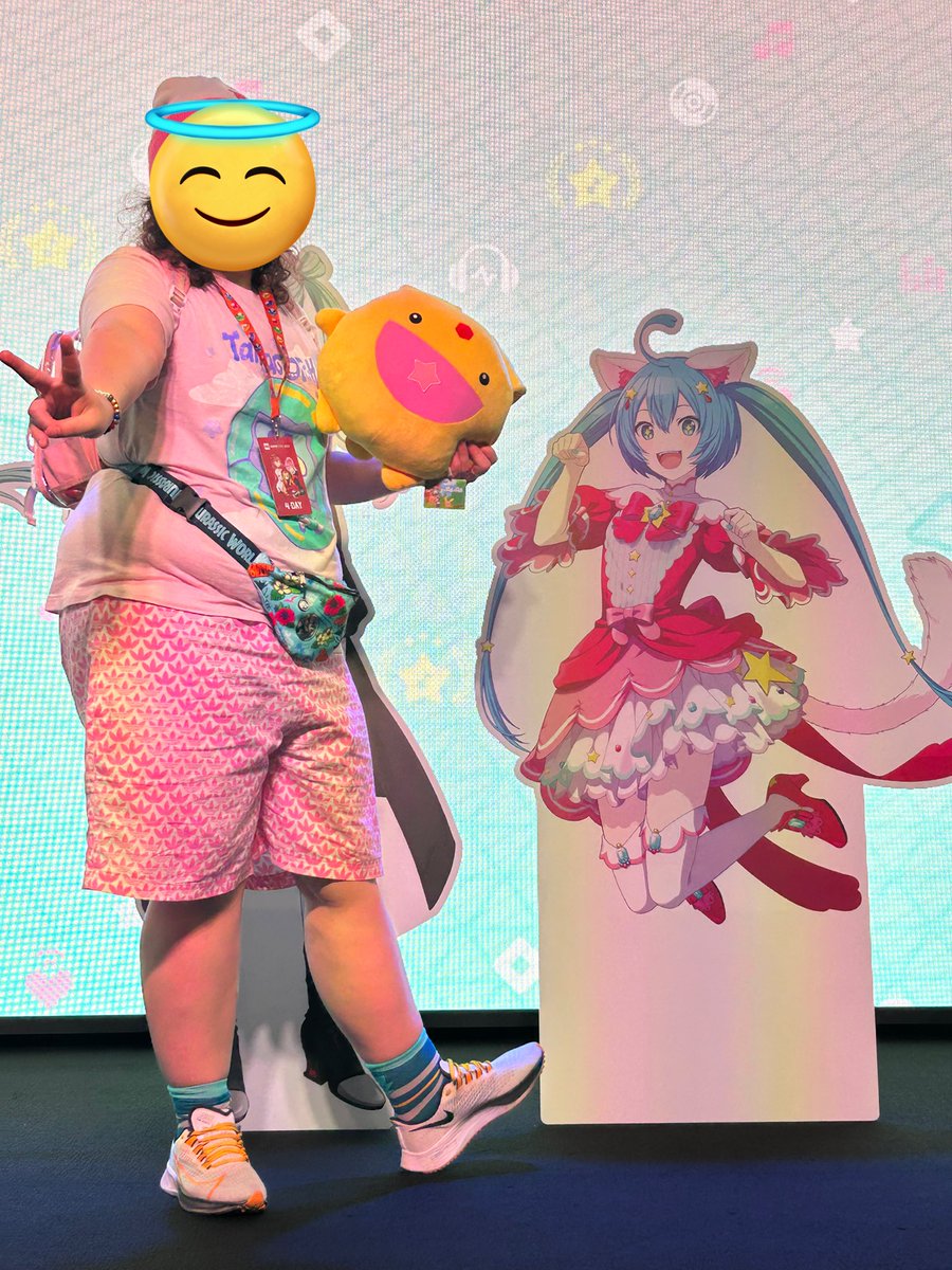 StoodUpOtomo's tweet photo. Met a celebrity today #AX2025CST https://t.co/oQbl0bRrbY