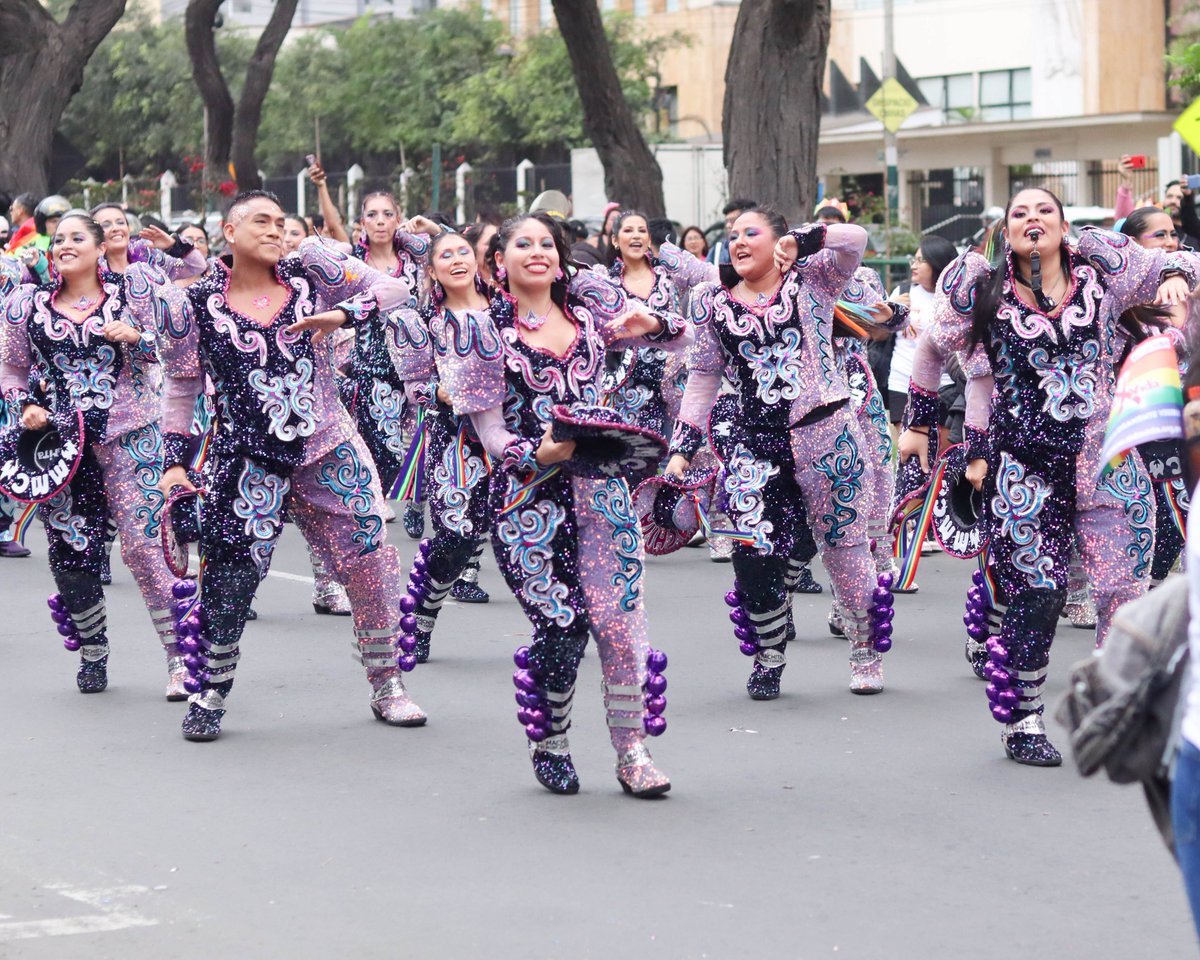 AECIDPeru's tweet image. Compartimos algunas imágenes de lo que fue la Marcha del Orgullo Lima, donde celebramos la diversidad, la libertad y la igualdad.
Acompañamos la marcha en el bloque 3 de la comunidad internacional, junto a la @mesagenperu , el Sistema de Naciones Unidas y diversas embajadas.