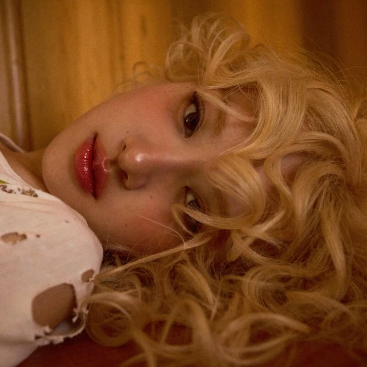 🇧🇪  Longest charting female K-pop soloists albums on belgium official albums chart:

*ULtratop- Flanders:
1-Rosie (17weeks)
2- Ruby (11weeks)
3- Alterego (9weeks) 

*ULtratop-Wallonia:
1-Rosie (17weeks)
2-Alterego (12weeks)
3-Ruby (11weeks)