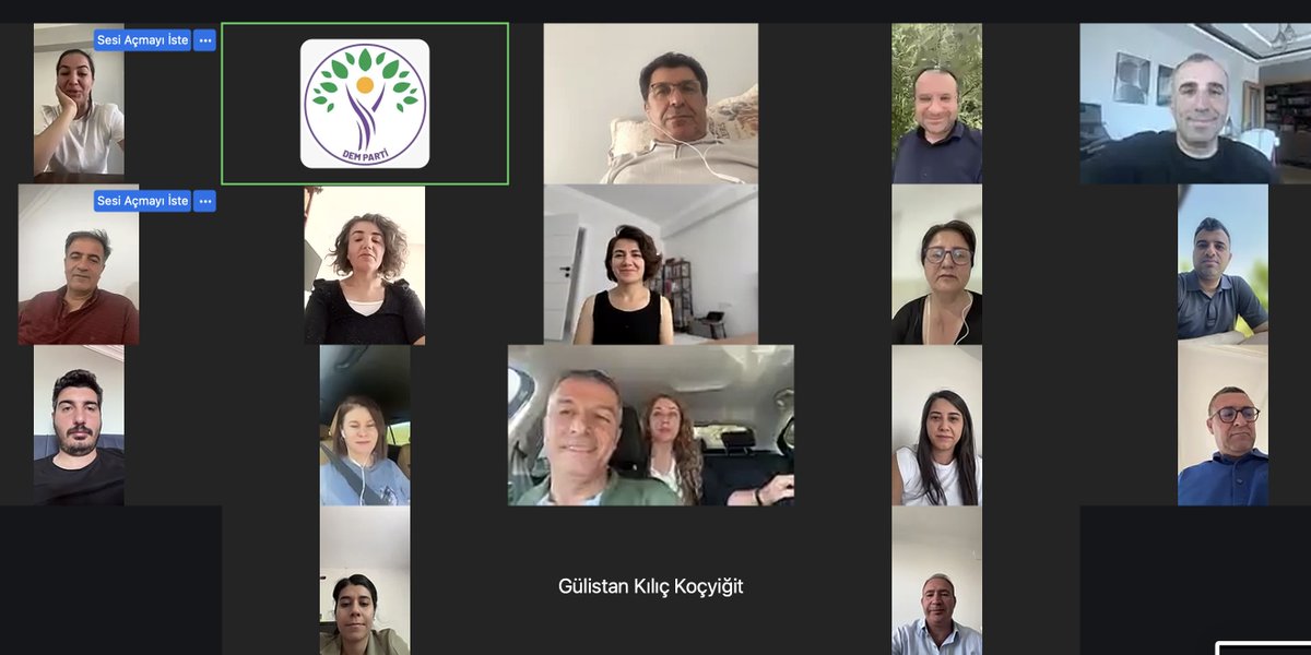 Siyasal Süreç konulu Parlamento Grubu Eğitimimizi, Tayip Temel'in yürütücülüğünde birinci grubumuzla tamamladık. Mecliste, toplumsal yaşamda ve her yerde Barış ve Demokratik Toplum Sürecini örmek için Parti Okulu eğitimleri coşkuyla ve inançla devam ediyor ☀️